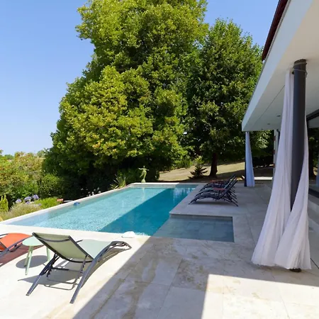 Les Palissieres - D'hotes Bed & Breakfast *